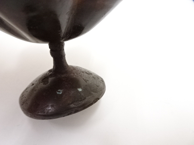  釜師高木治良兵衛造　紫銅突羽根蓋置（共箱）